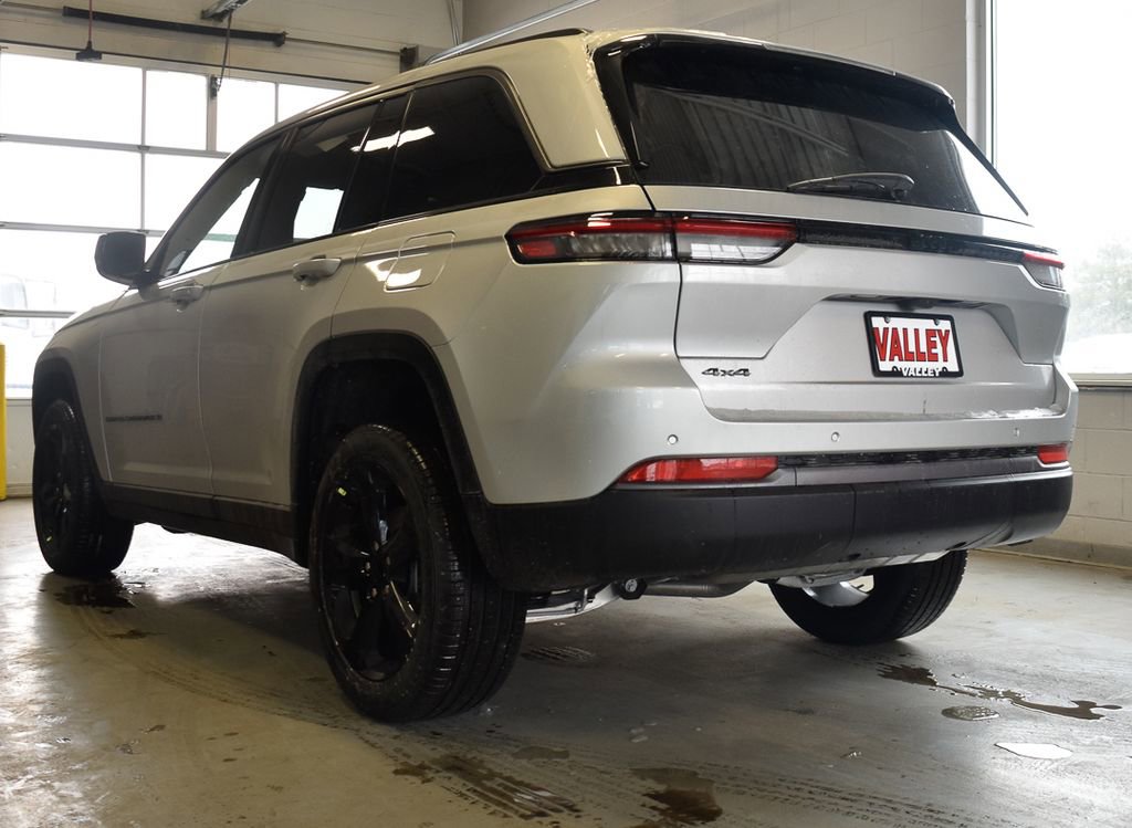 New 2026 Jeep Grand Cherokee Limited w/ Limited Altitude Package AWD/4WD image 11