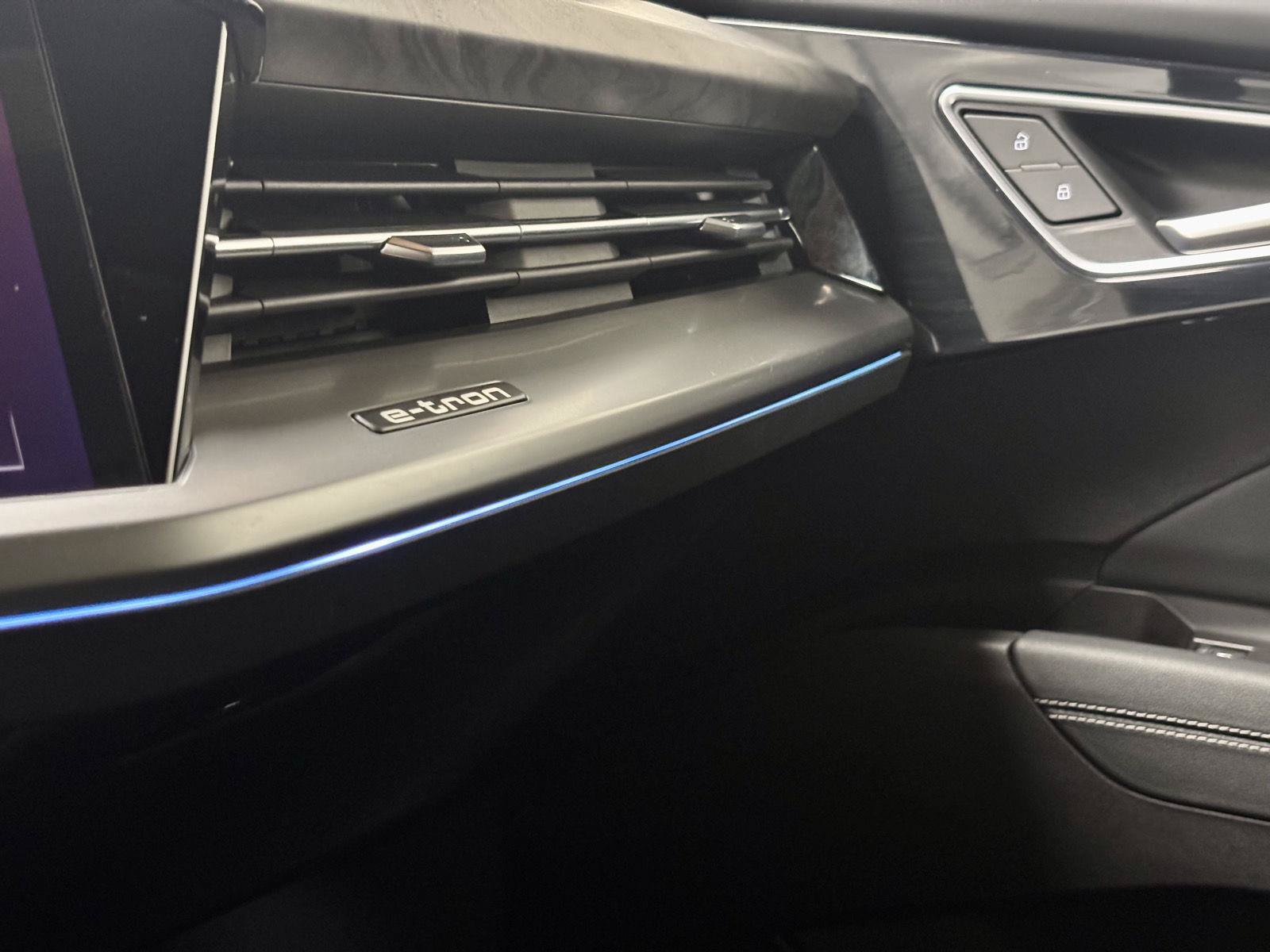 Used 2024 Audi Q4 e-tron Premium Plus w/ Premium Plus AWD/4WD image 40