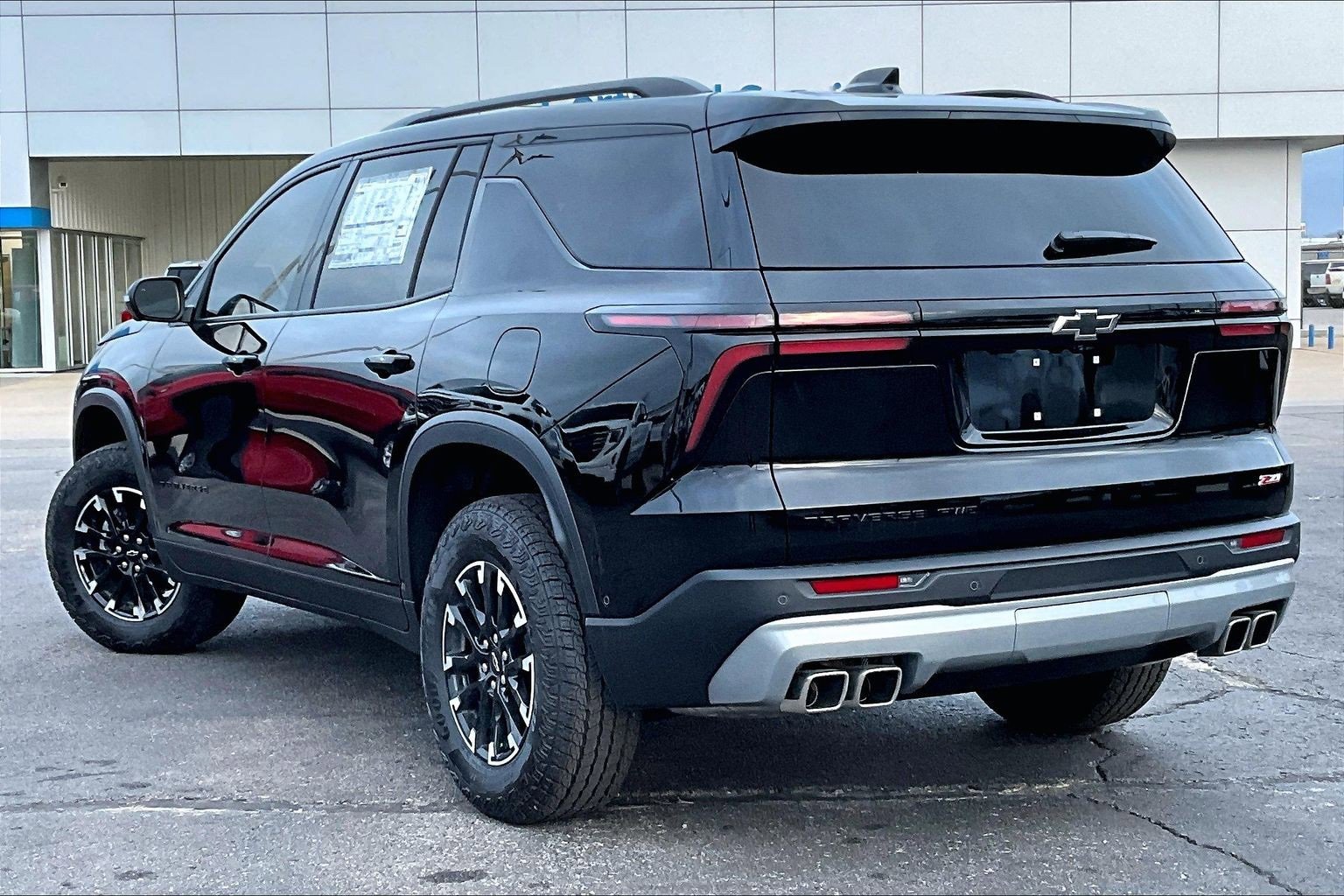 New 2026 Chevrolet Traverse Z71 w/ Enhanced Driving Package image 3