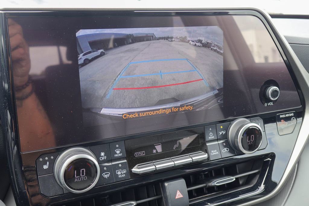 Used 2024 Toyota Highlander XLE image 4