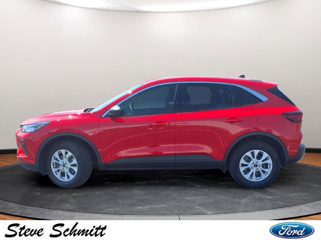 Used 2024 Ford Escape Active AWD/4WD image 2