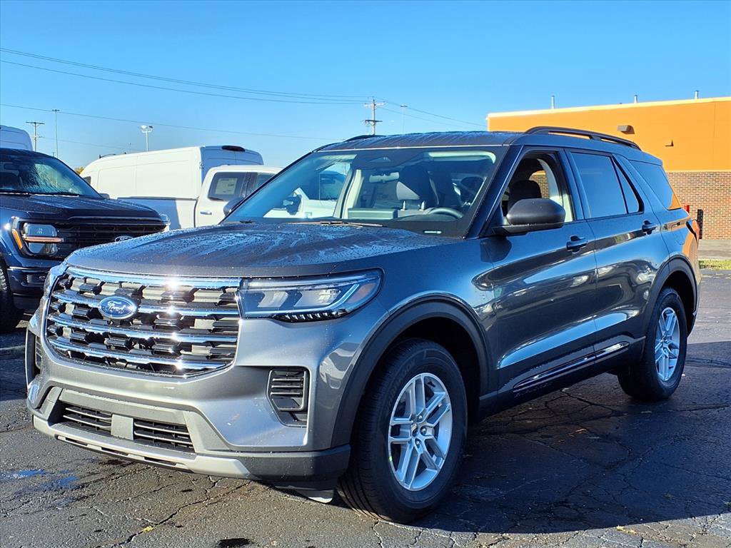 New 2026 Ford Explorer Active image 3