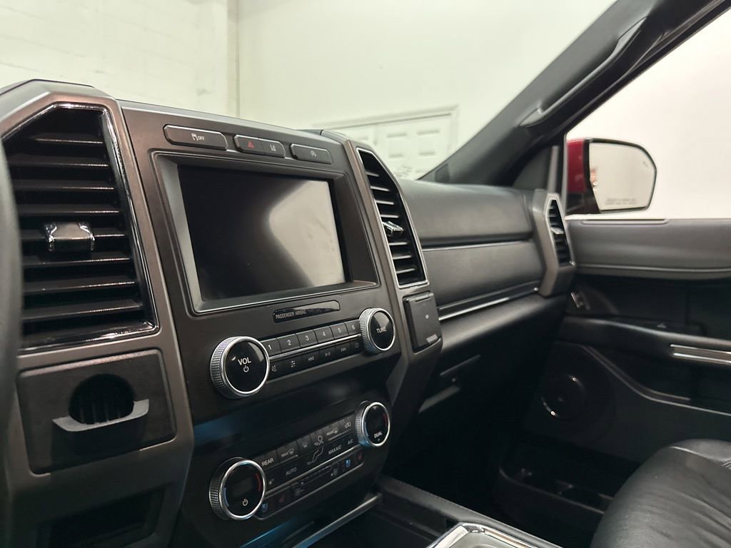 Used 2020 Ford Expedition XLT w/ Equipment Group 202A RWD image 18