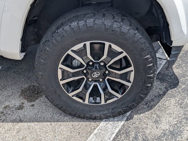 Used 2022 Toyota Tacoma TRD Sport w/ Technology Package image 19