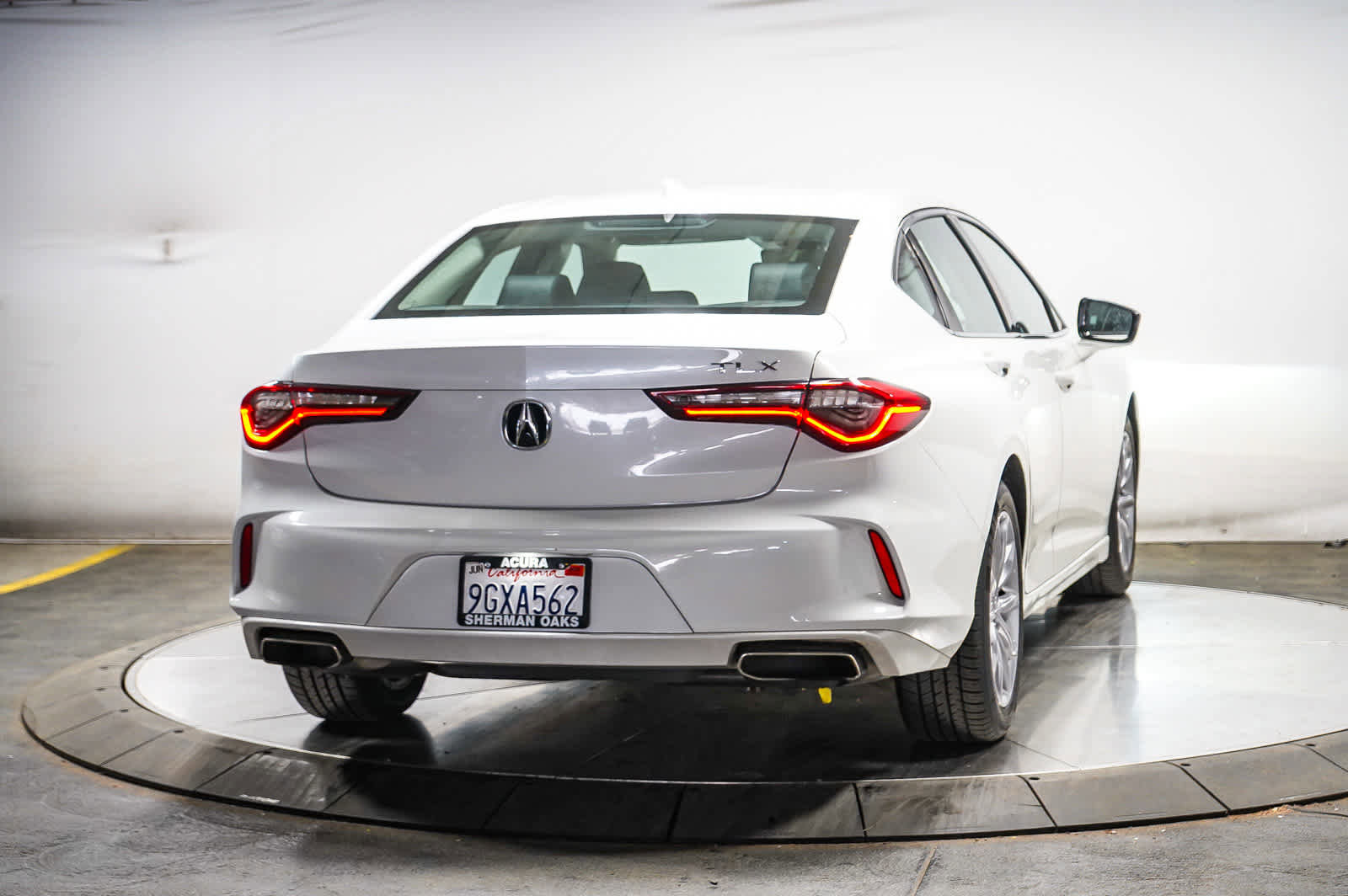 Used 2023 Acura TLX image 10