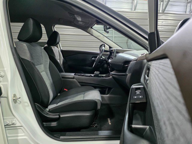 Used 2022 Nissan Rogue SV image 14