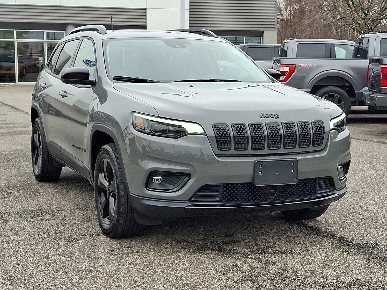 Used 2023 Jeep Cherokee Altitude Lux w/ Lux Elite Package image 2