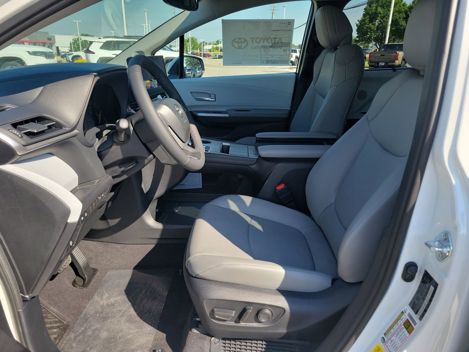 New 2026 Toyota Sienna XLE FWD image 16