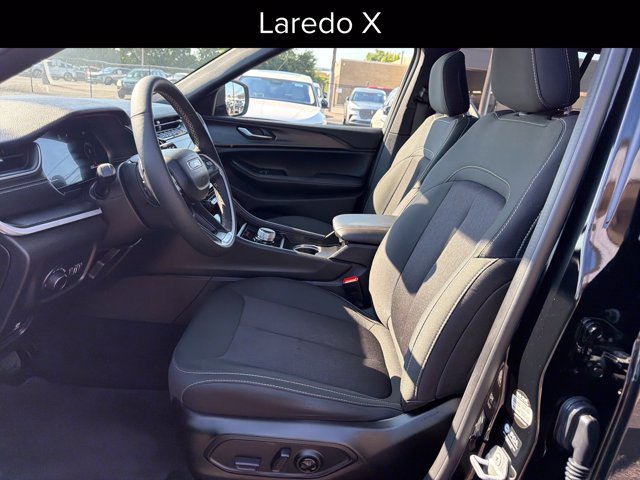Used 2025 Jeep Grand Cherokee Laredo X w/ Luxury Tech Group I AWD/4WD image 12