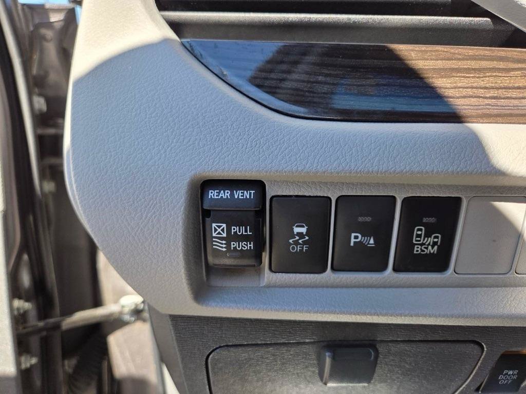Used 2017 Toyota Sienna XLE w/ XLE Navigation Package AWD/4WD image 30