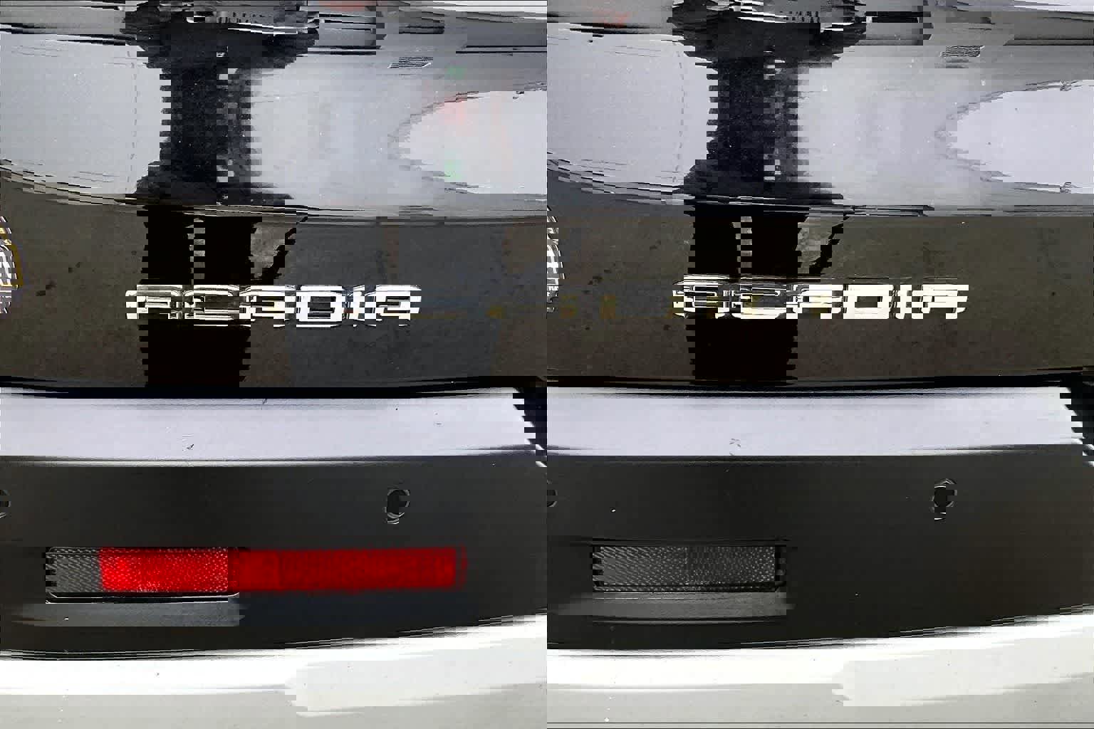 Used 2023 GMC Acadia SLE w/ Driver Convenience Package image 7