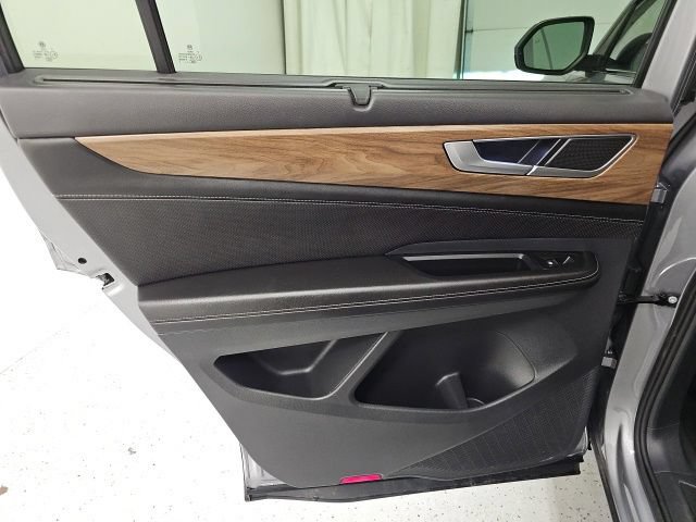 Used 2025 Volkswagen Atlas SE AWD/4WD image 28
