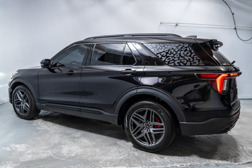 Used 2025 Ford Explorer ST w/ Sun And Sound Package AWD/4WD image 2
