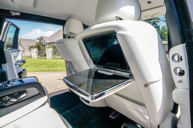 Used 2020 Rolls-Royce Phantom Sedan RWD image 45