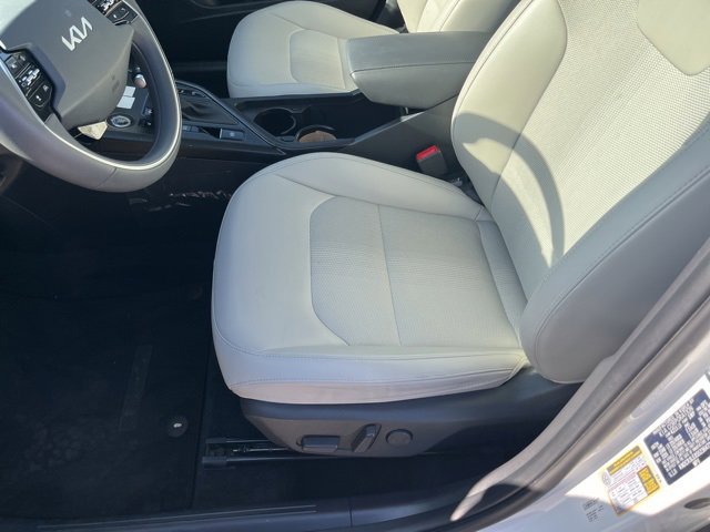 Used 2025 Kia Niro EX Touring image 10
