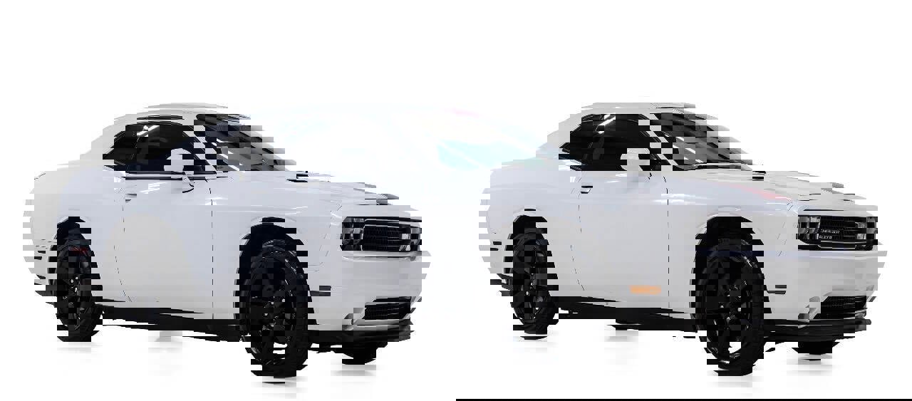 Used 2012 Dodge Challenger SXT RWD image 1