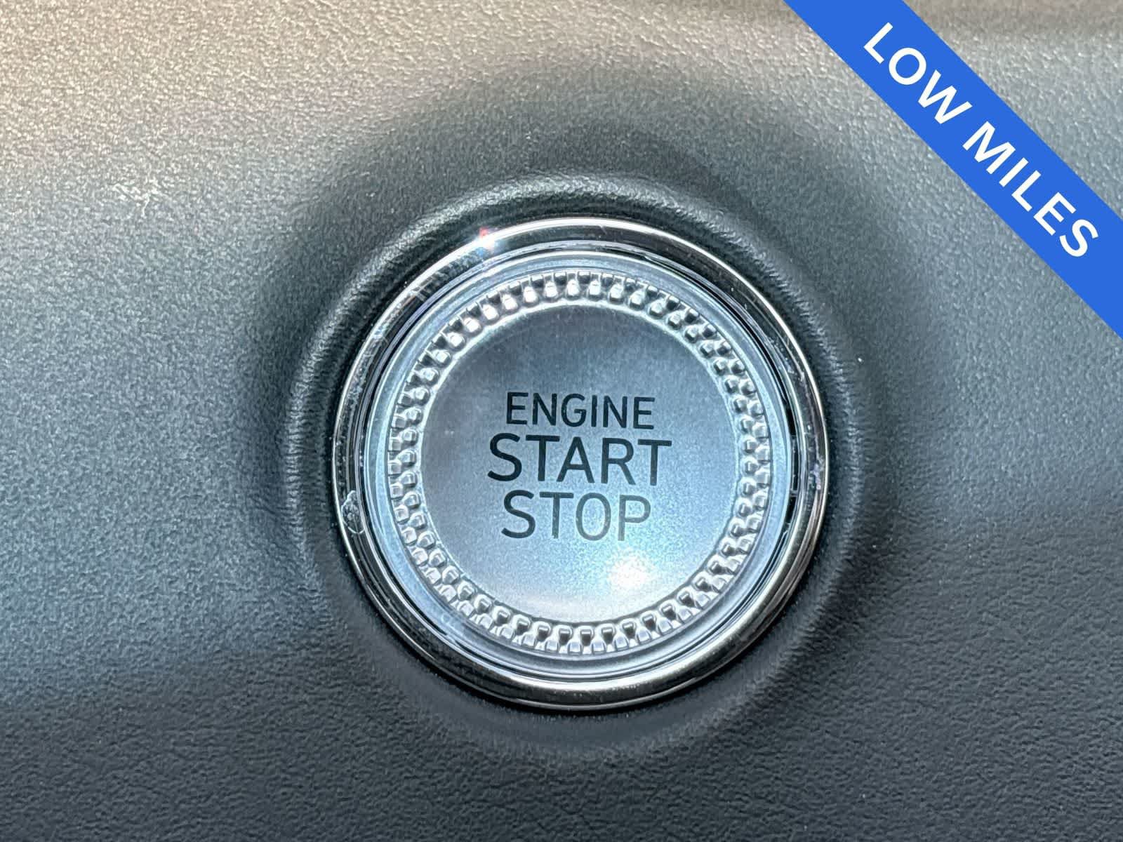 Certified 2024 Genesis GV70 2.5T AWD/4WD image 32