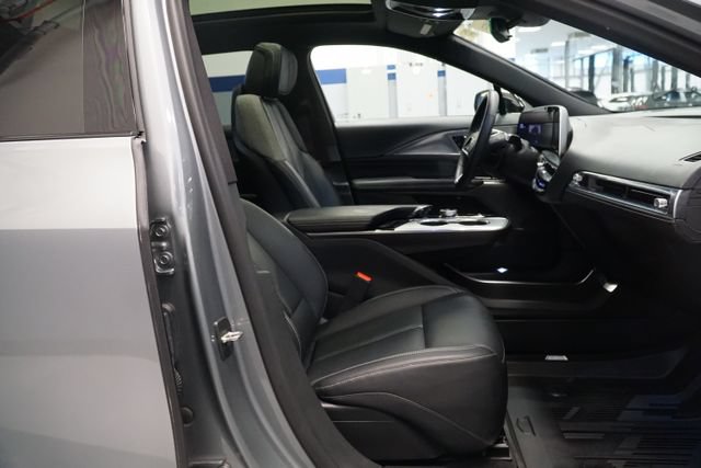 Certified 2024 Cadillac Lyriq Tech w/ Driver Assist Package AWD/4WD image 18