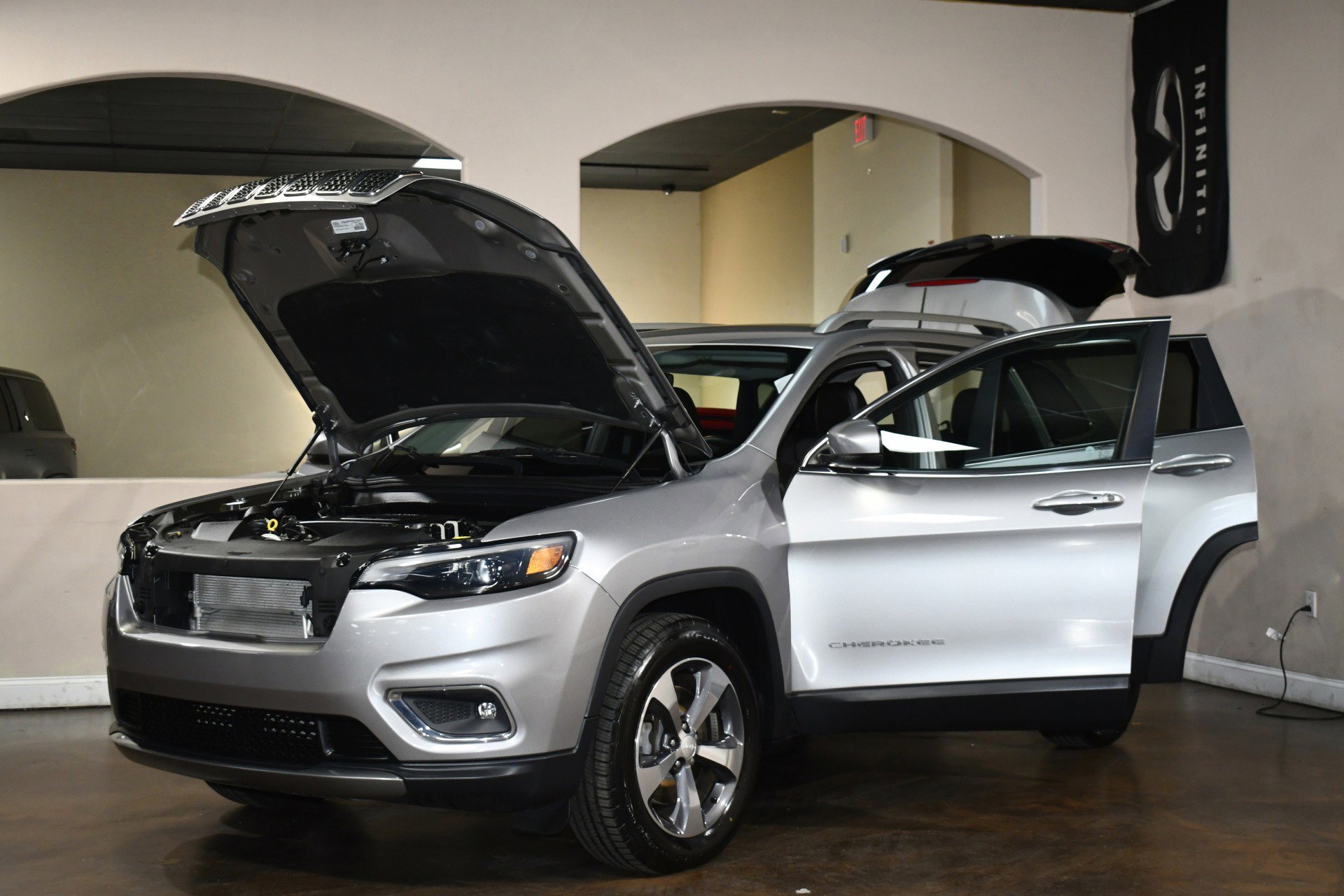 Used 2019 Jeep Cherokee Limited image 90