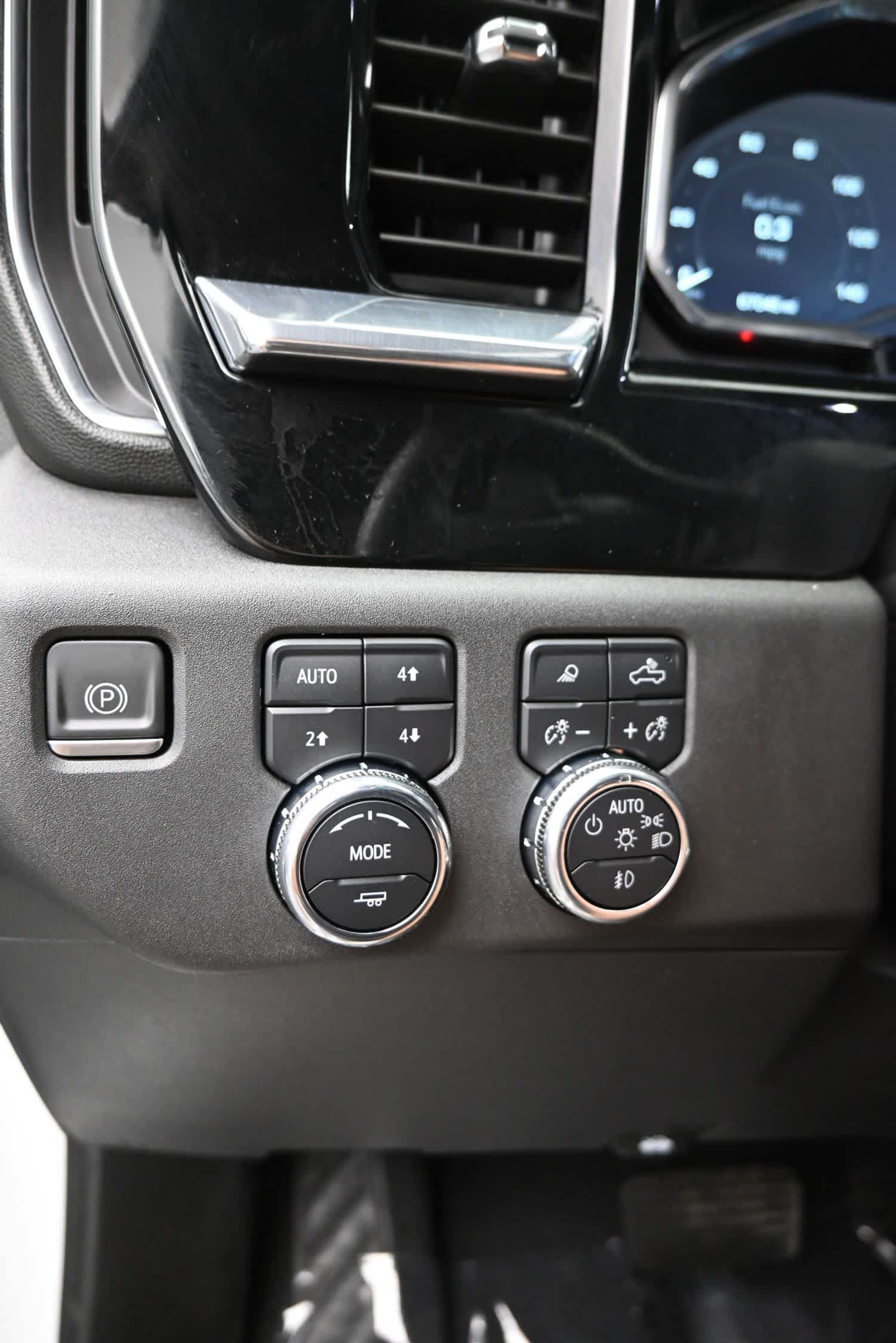 Used 2023 GMC Sierra 1500 SLT w/ SLT Premium Package AWD/4WD image 26