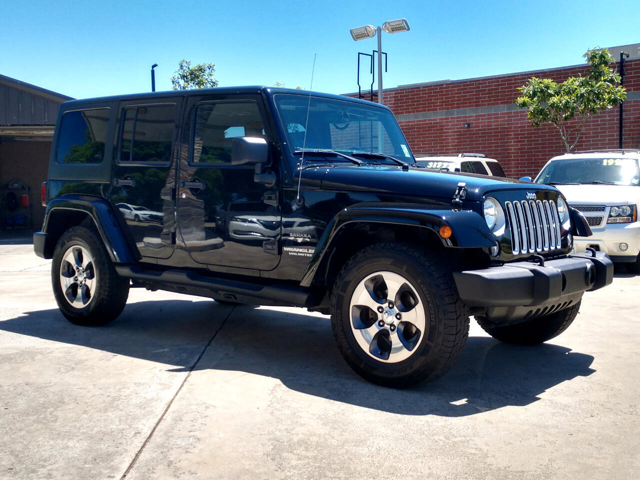 Used 2016 Jeep Wrangler Unlimited Sahara image 9