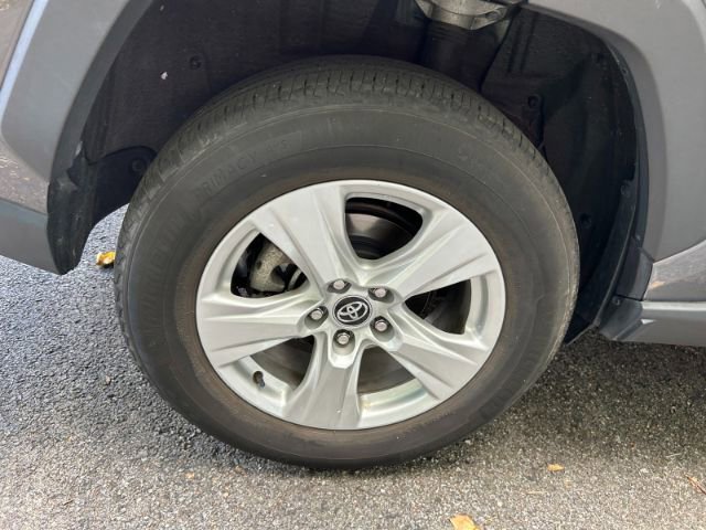 Used 2020 Toyota RAV4 XLE image 38