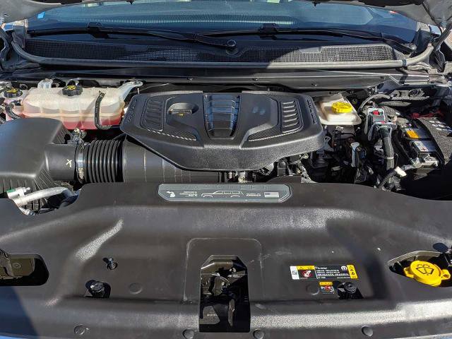 Used 2025 Jeep Wagoneer L 4WD w/ HD Trailer Tow Package image 13