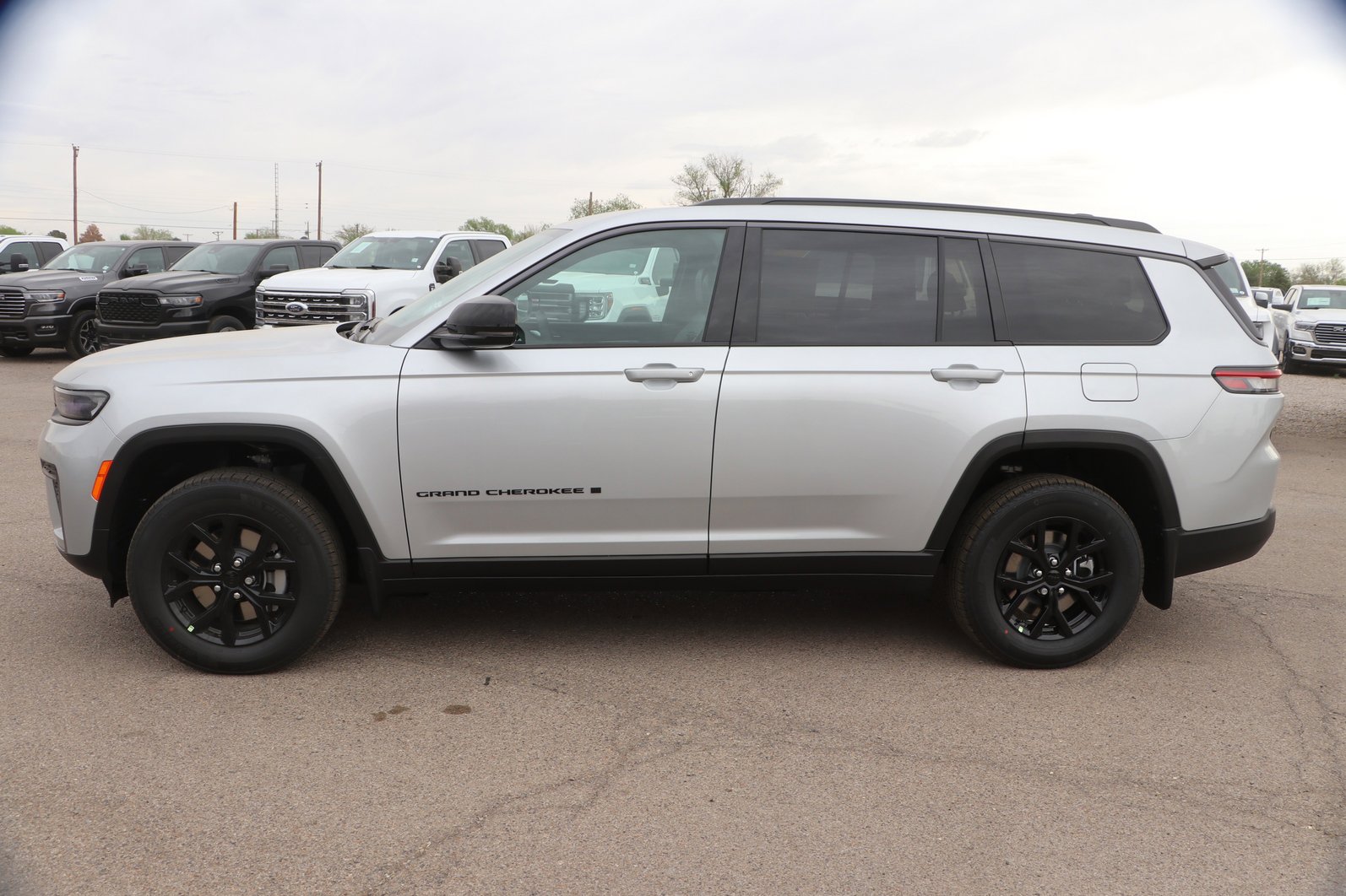 New 2026 Jeep Grand Cherokee L 4WD image 4
