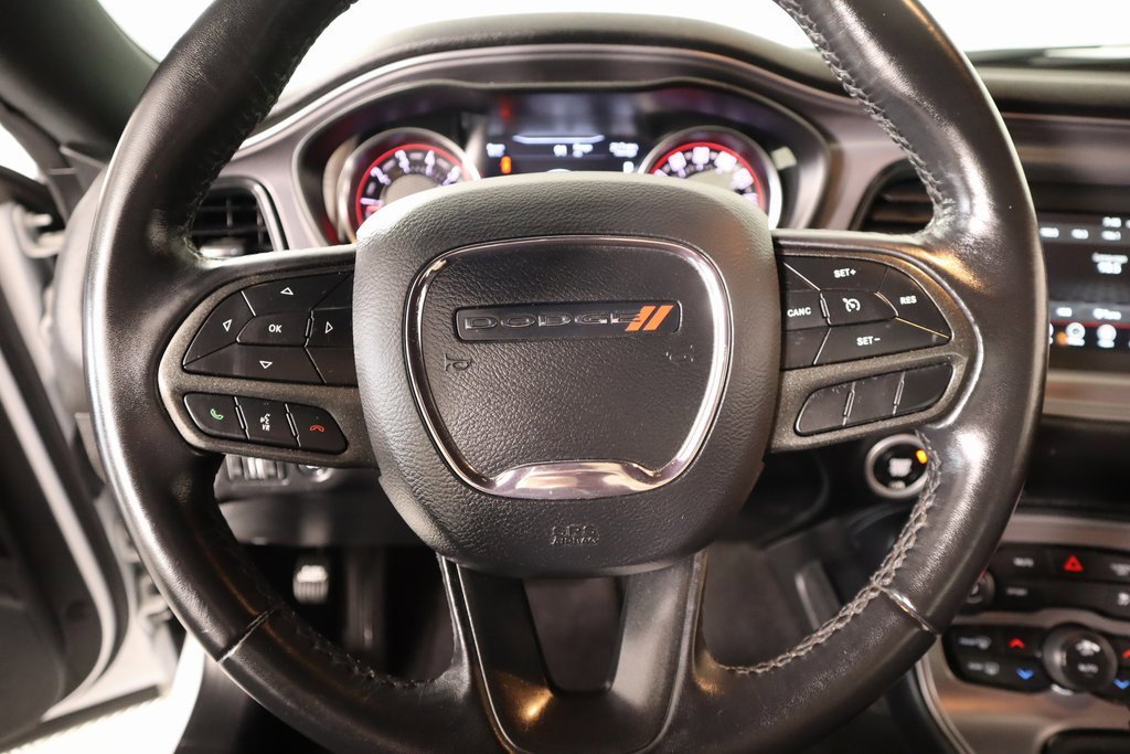Used 2023 Dodge Challenger SXT image 3