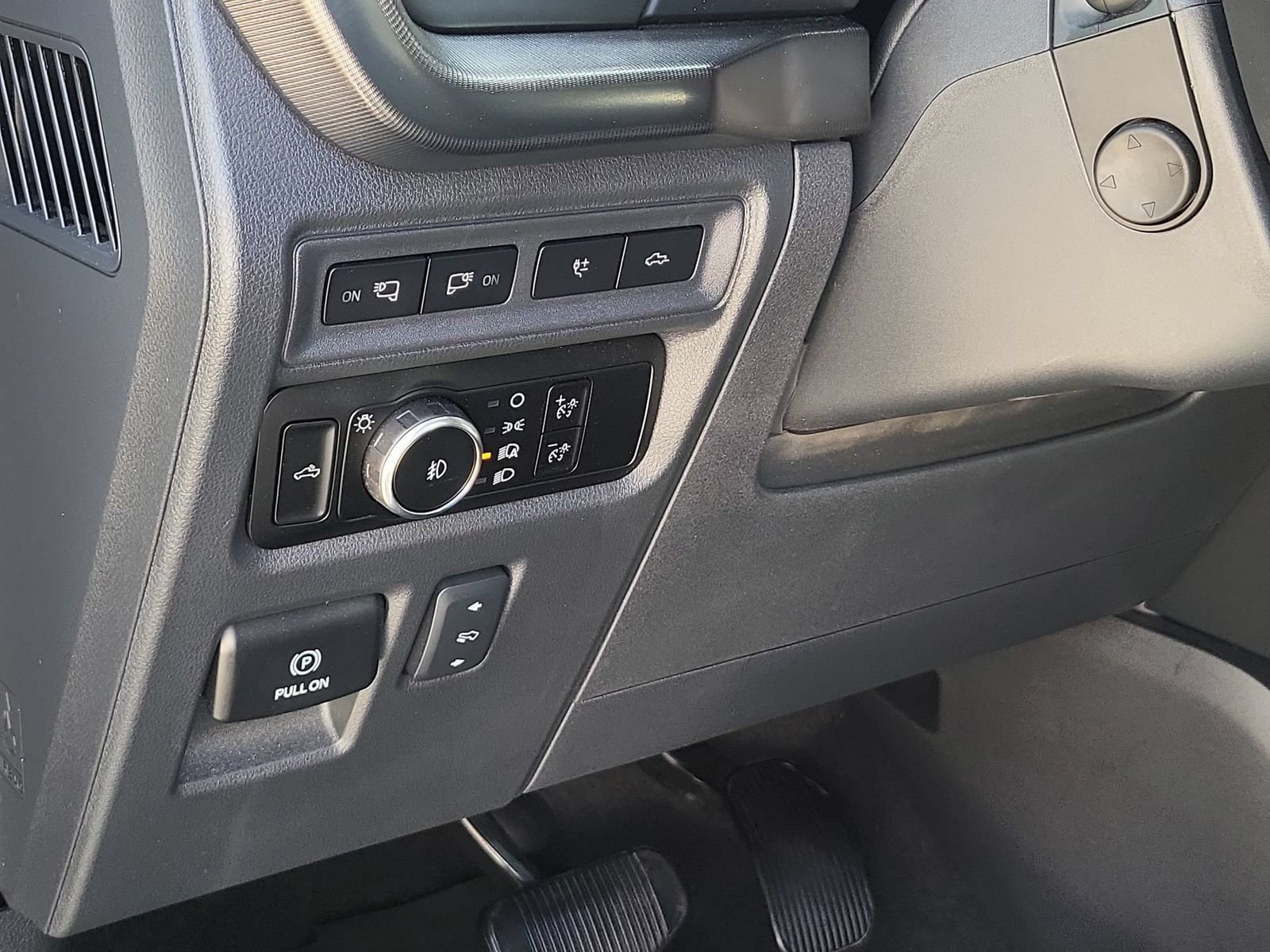 Used 2024 Ford F150 Platinum w/ Equipment Group 702A High AWD/4WD image 18