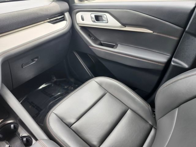 Certified 2025 Ford Explorer Active w/ Active Comfort Package AWD/4WD image 15