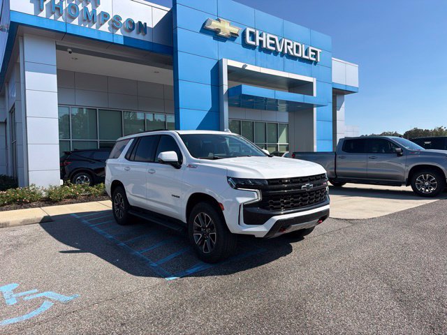 Used 2023 Chevrolet Tahoe Z71 w/ Luxury Package AWD/4WD image 3