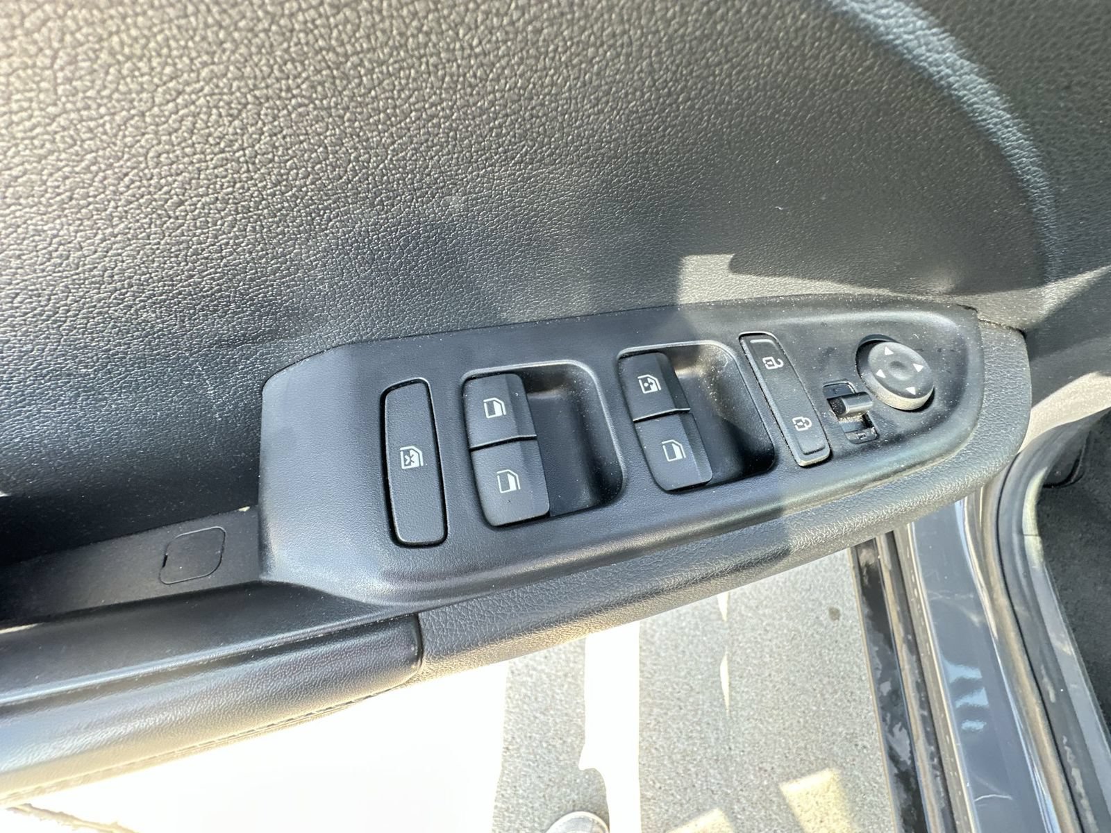 Used 2024 Hyundai Venue Limited FWD image 22