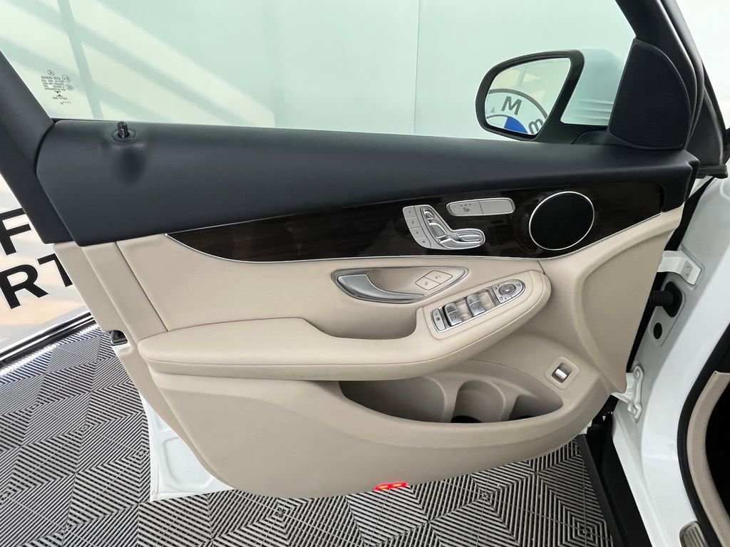 Used 2022 Mercedes-Benz GLC 300 image 24