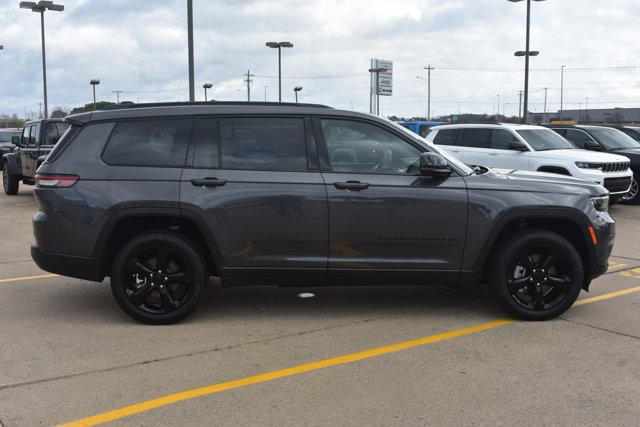 Used 2025 Jeep Grand Cherokee L Limited w/ Luxury Tech Group II image 4
