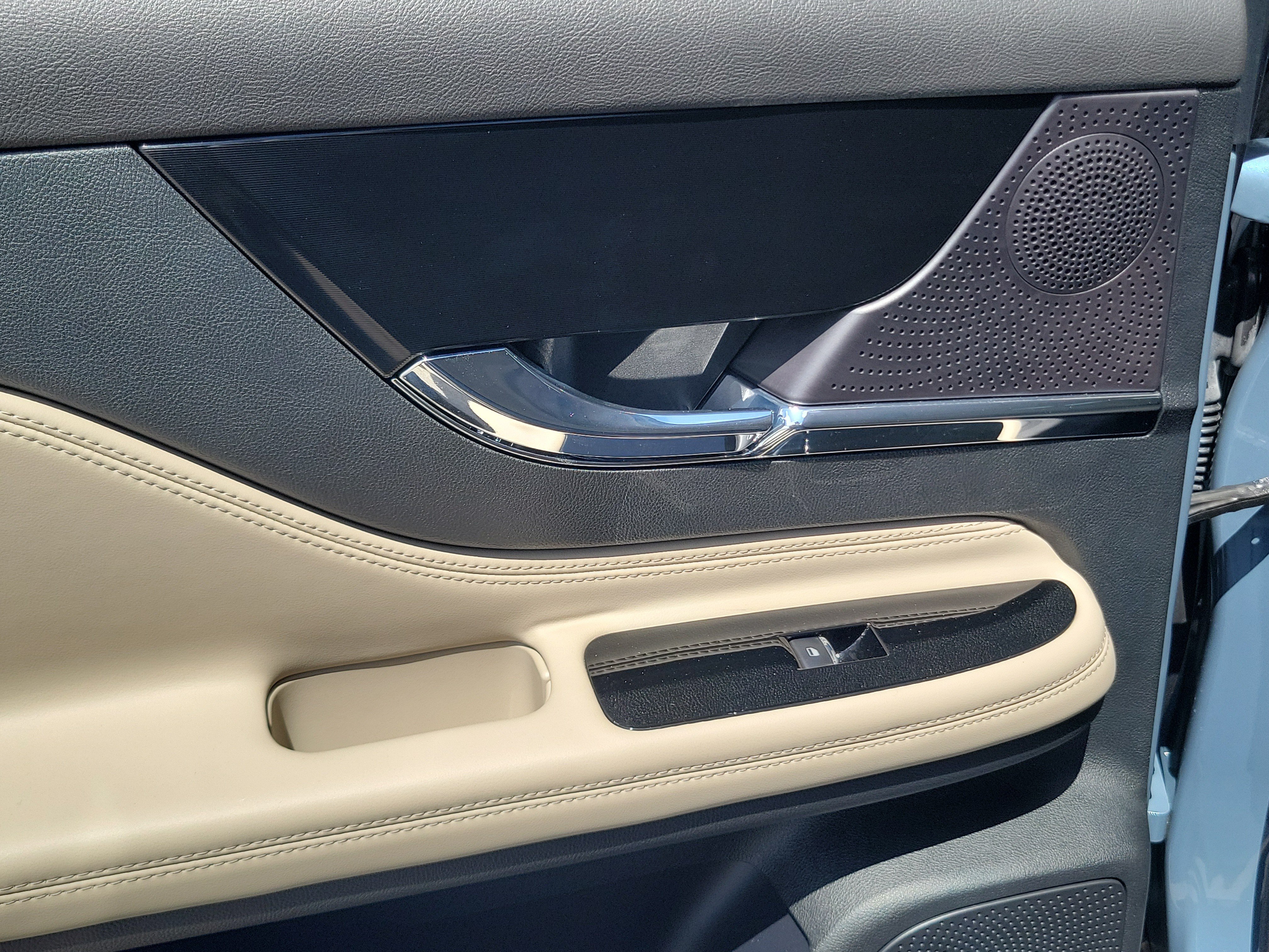 Used 2025 Lincoln Corsair Reserve FWD image 31