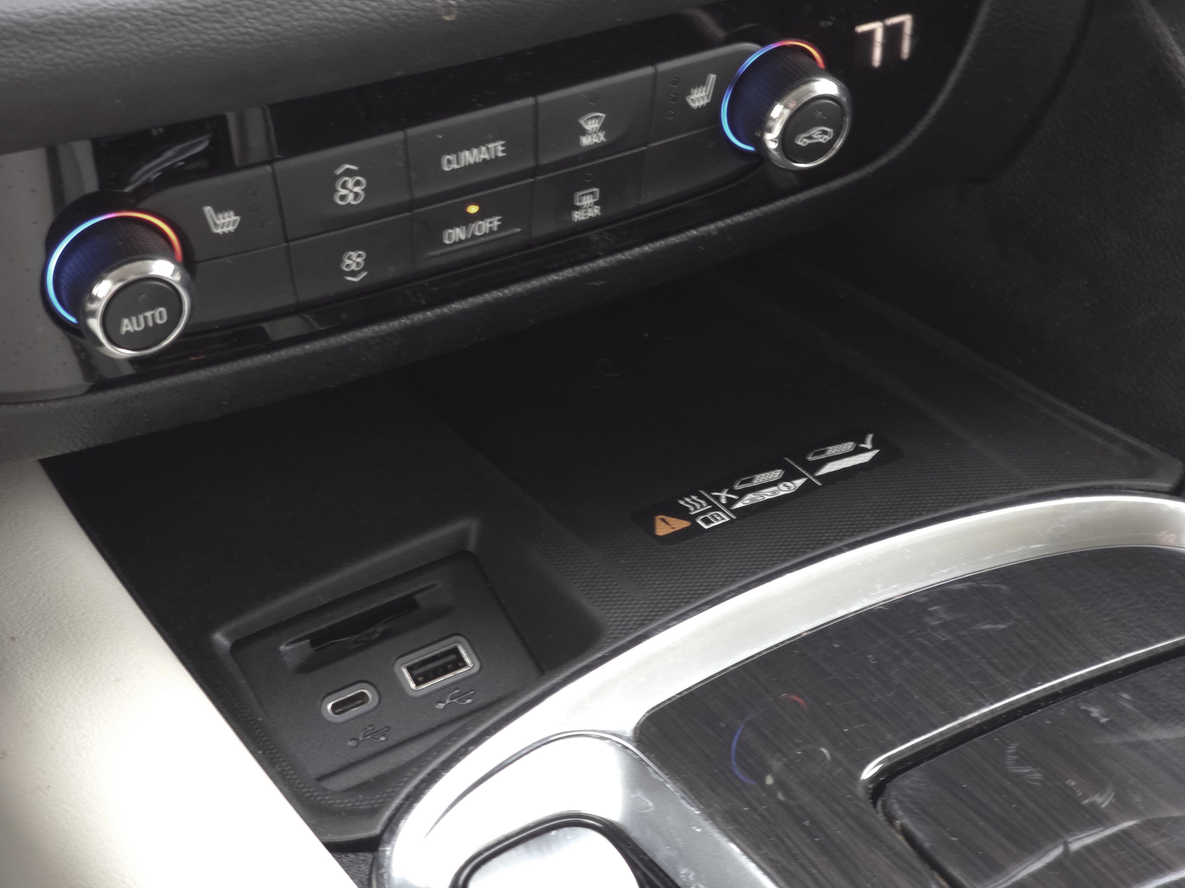 Used 2023 Buick Enclave Essence image 15