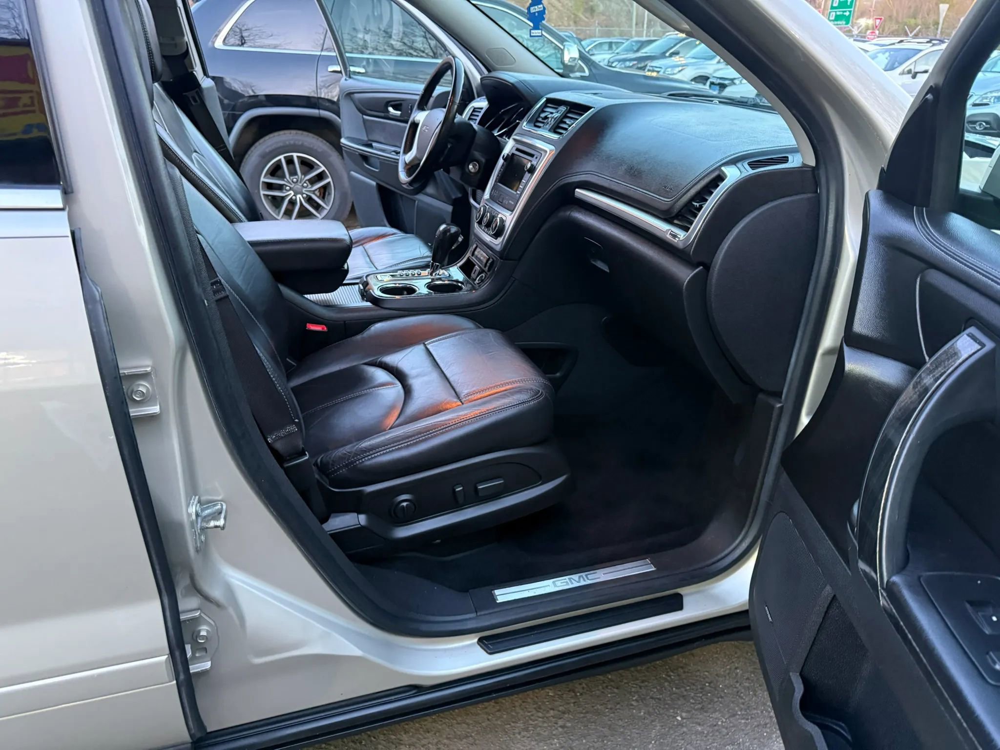Used 2016 GMC Acadia SLT w/ Open Road Package FWD image 12
