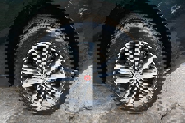 Used 2017 Jaguar F-PACE Prestige image 13