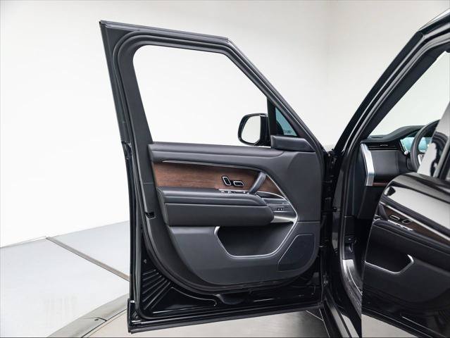 Used 2025 Land Rover Range Rover SE AWD/4WD image 24