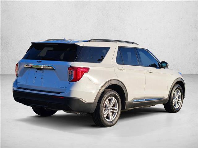 Used 2022 Ford Explorer XLT image 5