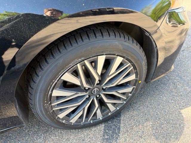 Used 2024 Nissan Altima 2.5 SV FWD image 12