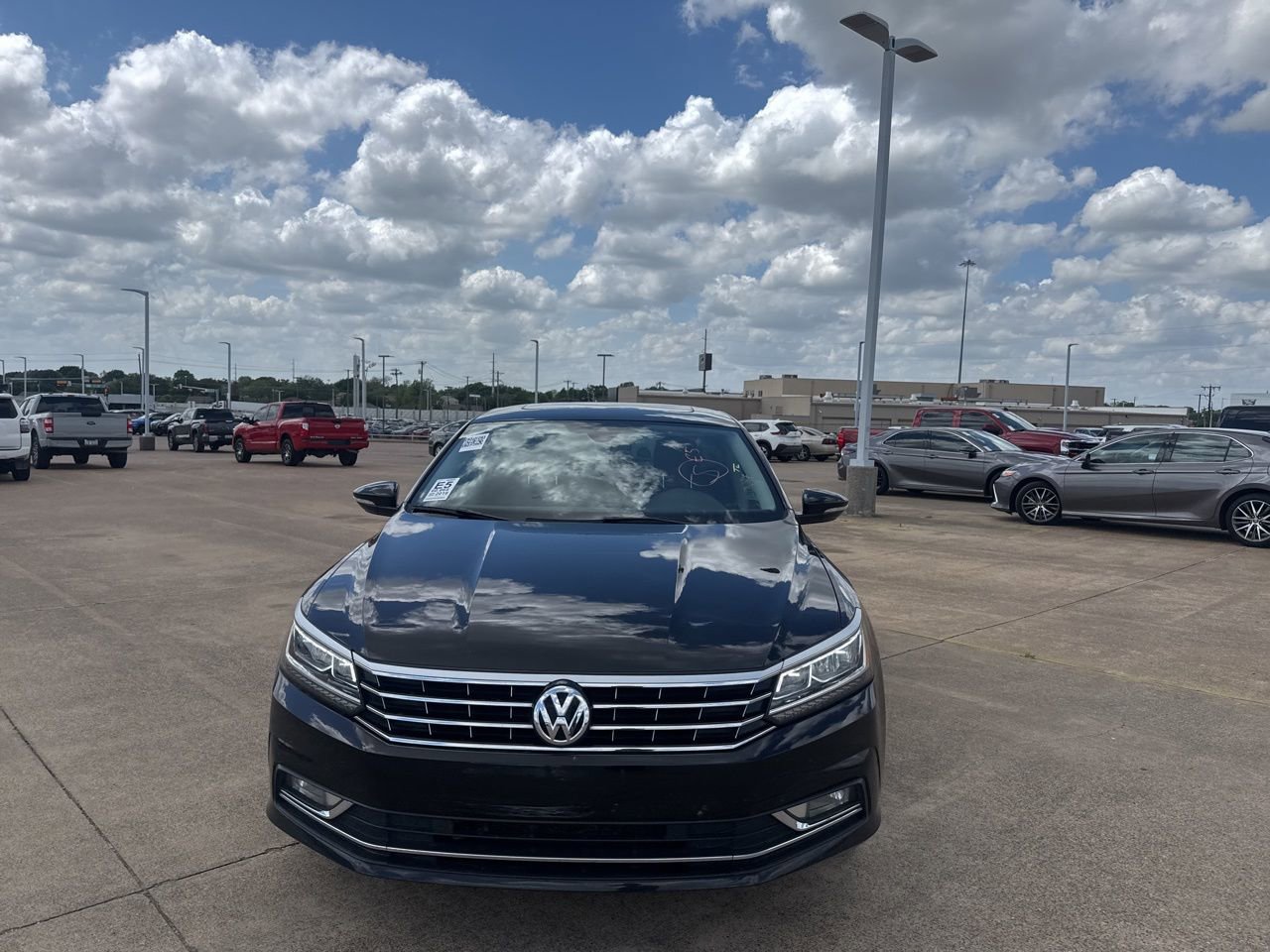 Used 2018 Volkswagen Passat 3.6 SEL Premium image 5