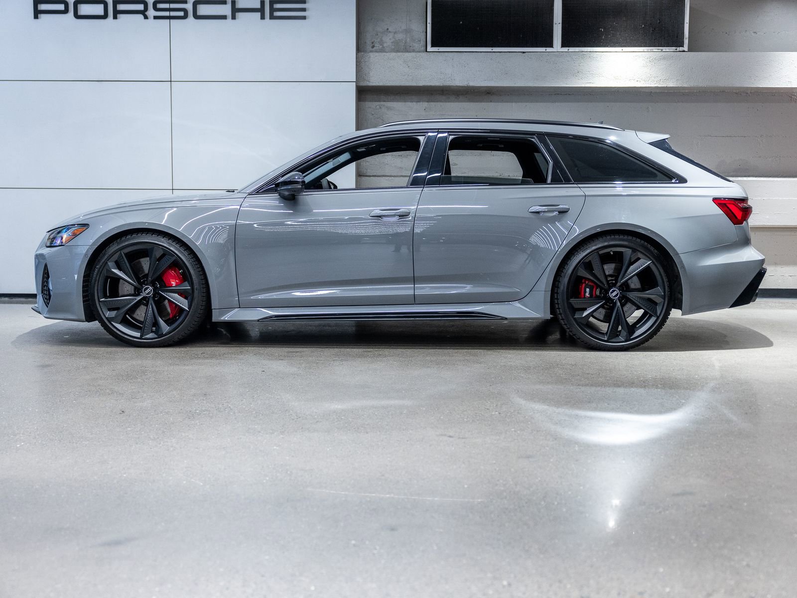 Used 2023 Audi RS 6 AWD/4WD image 2