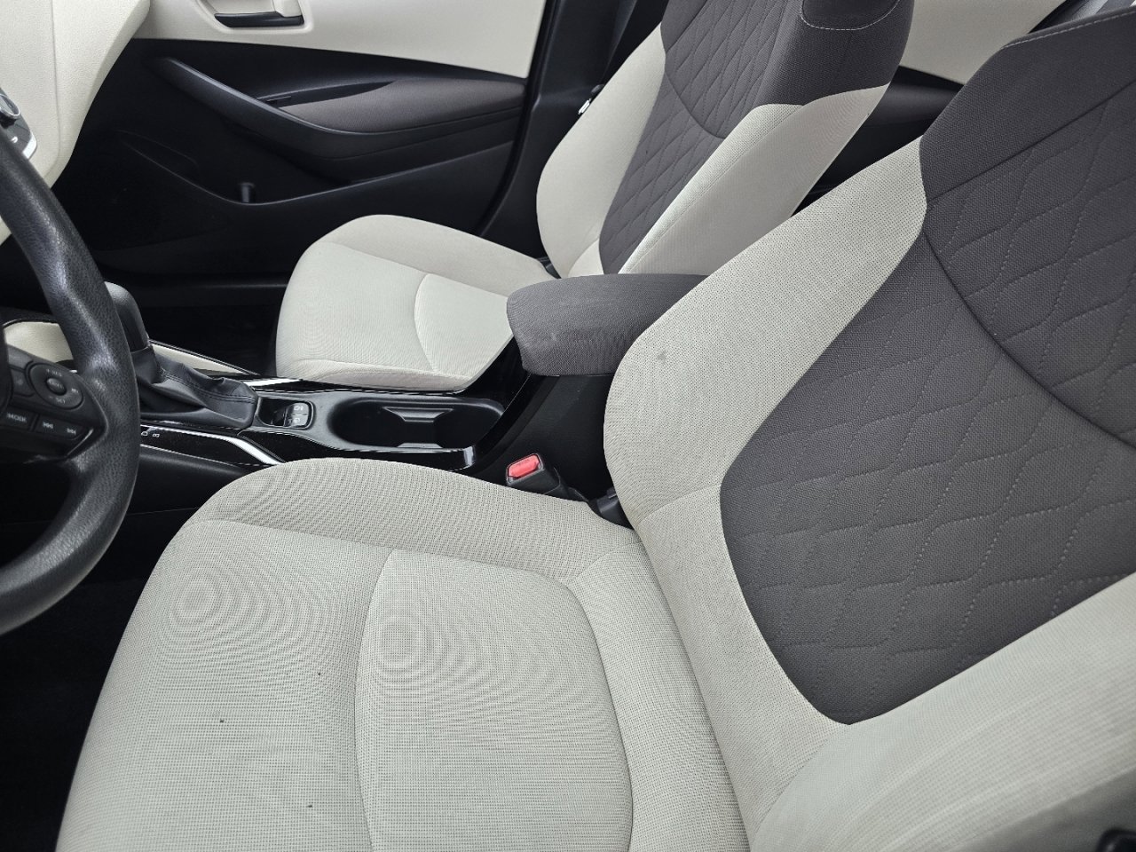 Used 2022 Toyota Corolla LE FWD image 22