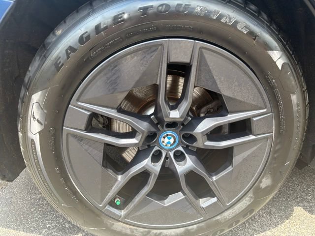 Used 2023 BMW iX xDrive50 w/ Premium Package AWD/4WD image 36