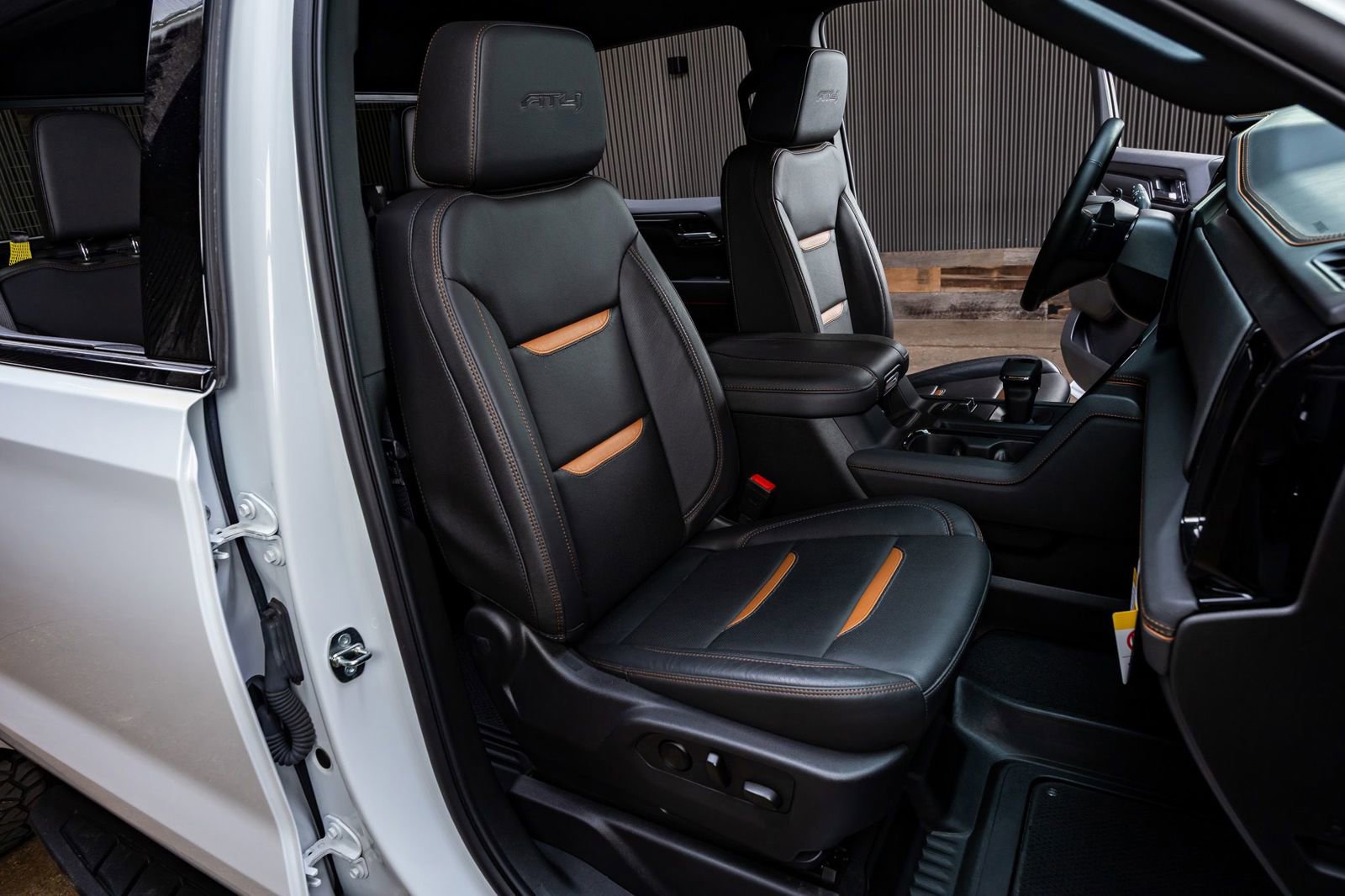 Used 2024 GMC Sierra 1500 AT4 w/ Technology Package image 31