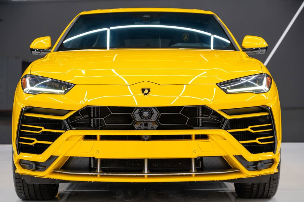 Used 2022 Lamborghini Urus image 2