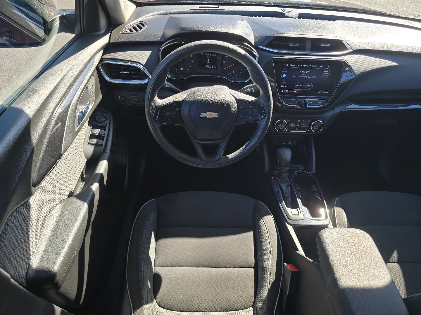 Certified 2022 Chevrolet TrailBlazer LT w/ Convenience Package FWD image 3