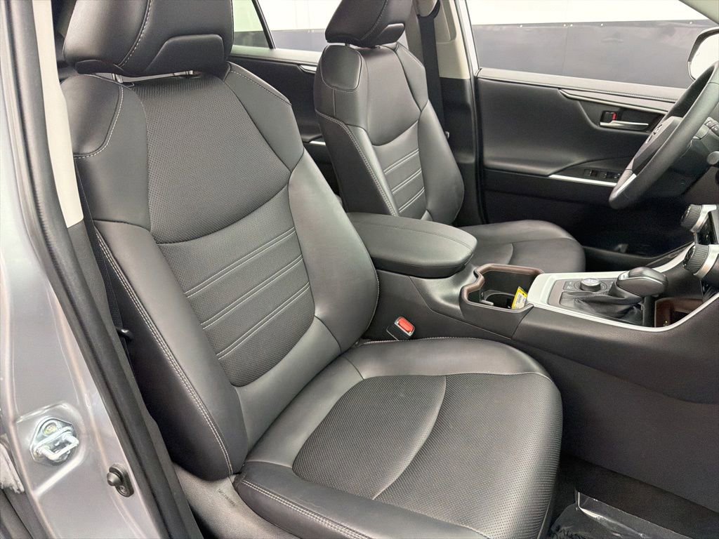 Used 2023 Toyota RAV4 Limited AWD/4WD image 28
